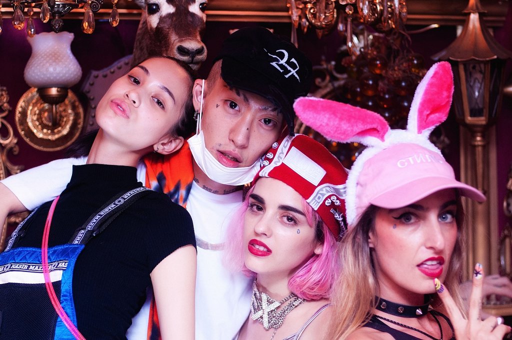 Kiko Mizuhara & Sita crew